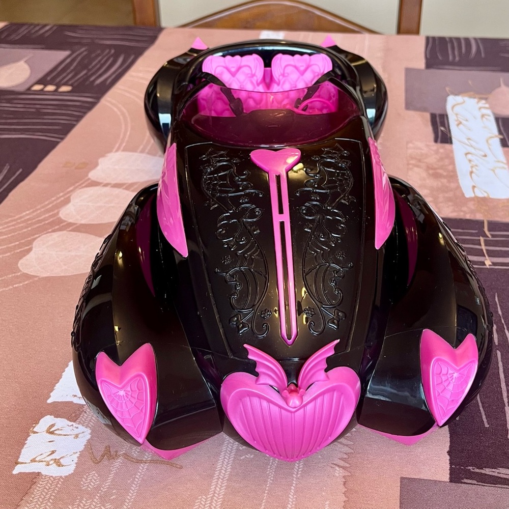 Monster High Draculaura Sweet 1600 Roadster Car Black & Pink 2011 Mattel